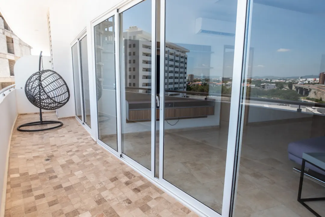 balcon con silla departamento renta marina