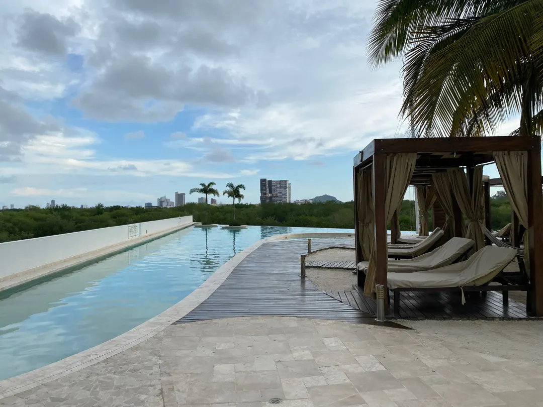 alberca y area de descanso departamento renta marina