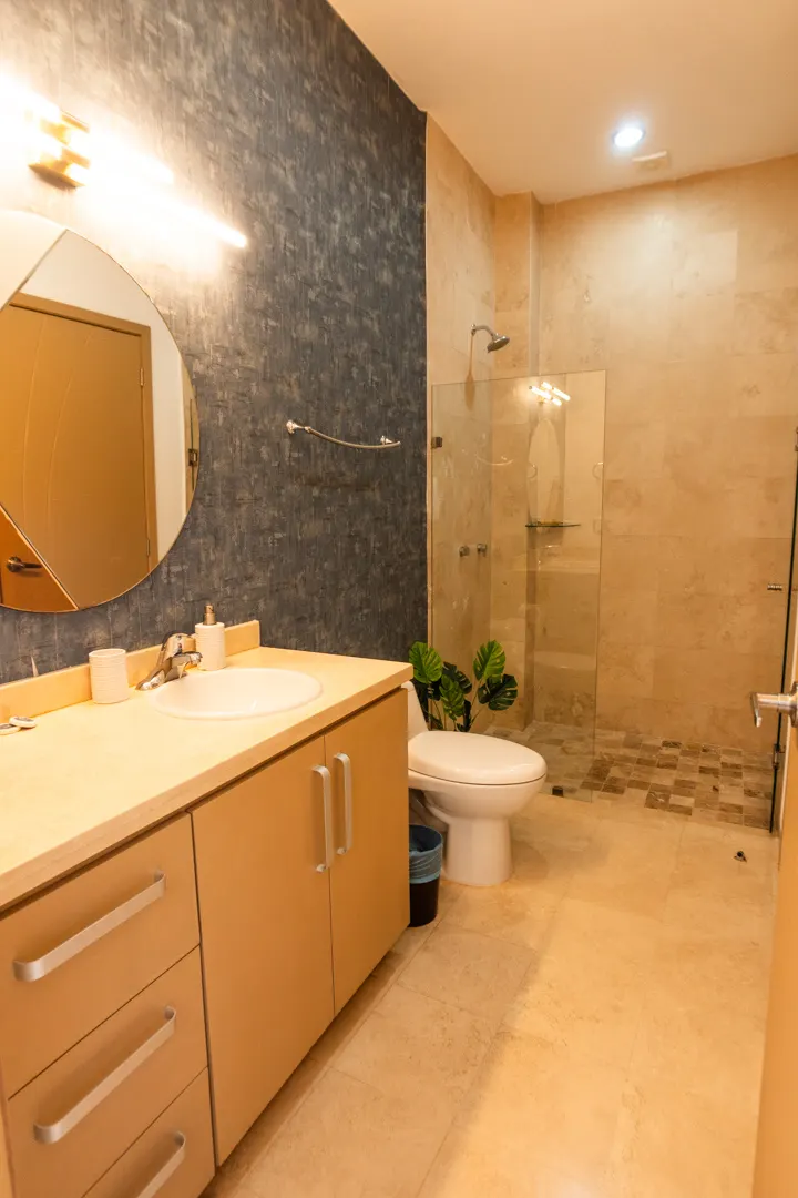 baño con tocador departamento renta marina