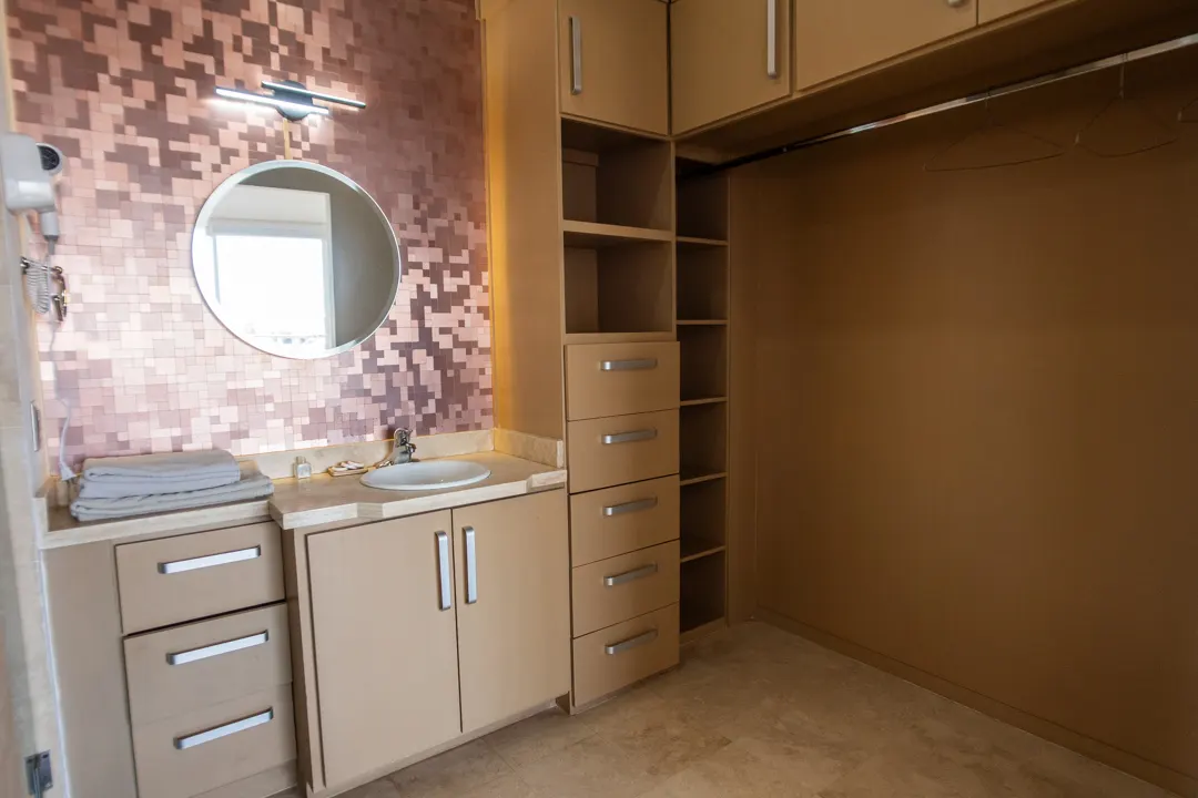 baño con closets departamento renta marina