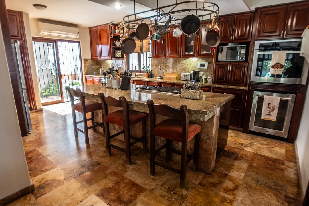 madera de alta calidad en cocina Casa de Lujo en Centro Histórico Mazatlán