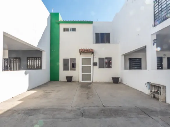 Fachada de casa en renta en hacienda del seminario