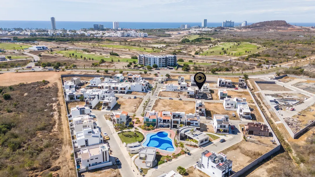 casa en venta en el delfin residencial, casa de lujo, Cerritos, alberca, casa lujosa, marina mazatlán, playa, inmobiliaria 42