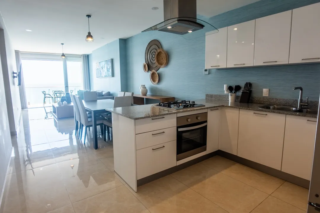 cocina equipada departamento en venta camino al mar zona dorada