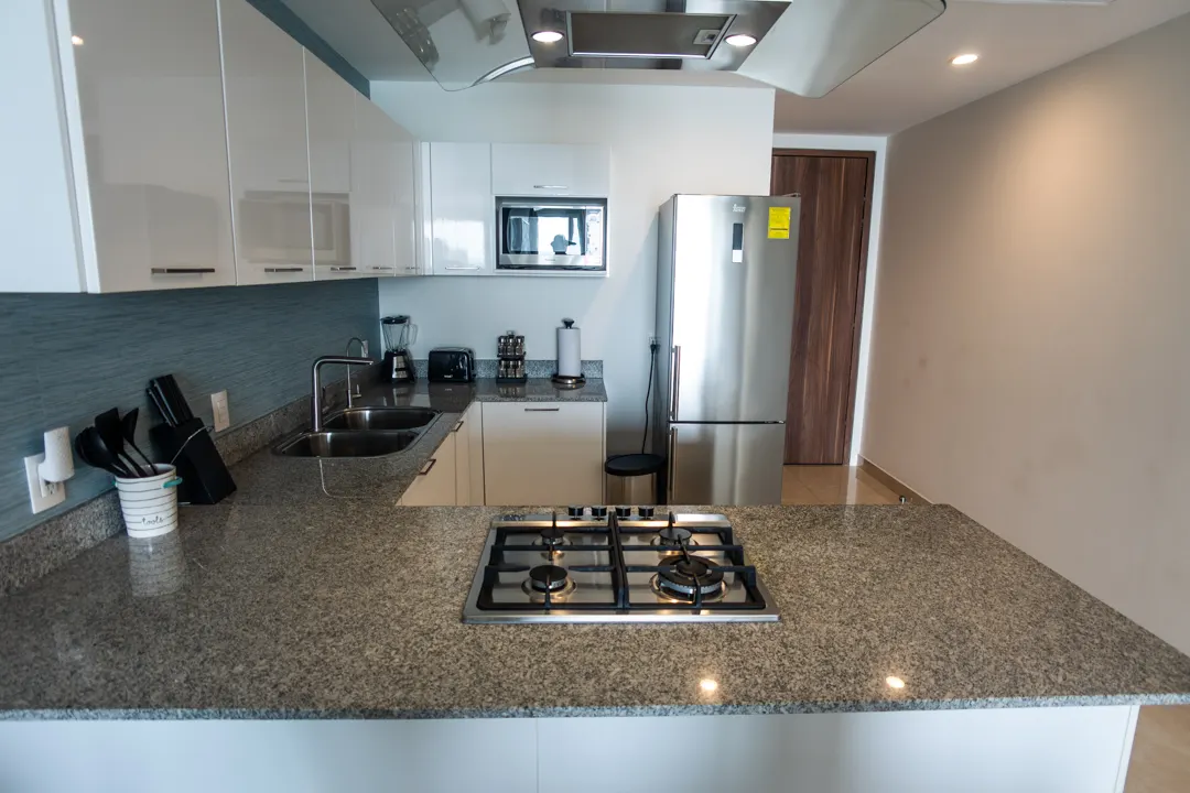 cocina equipada departamento en venta camino al mar zona dorada