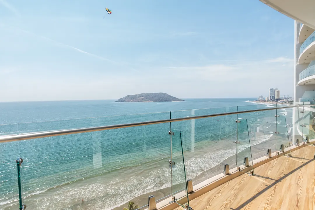 vista recamara principal departamento en venta camino al mar zona dorada