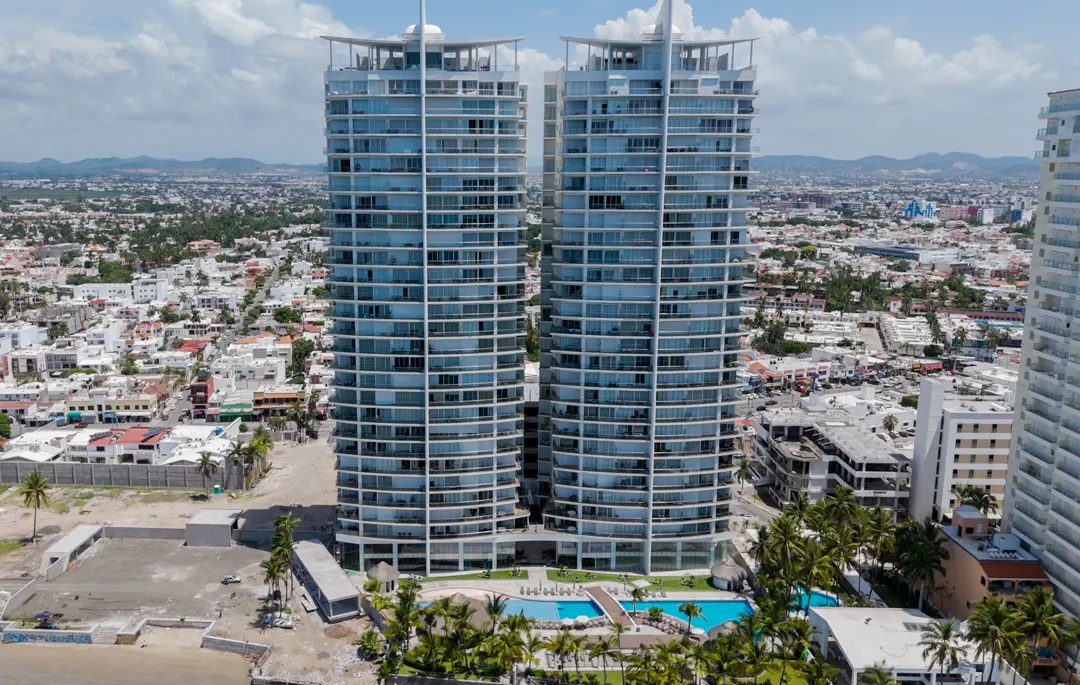 ubicación desde el exterior departamento en venta camino al mar zona dorada