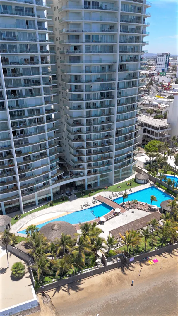 vista con alberca departamento en venta camino al mar zona dorada