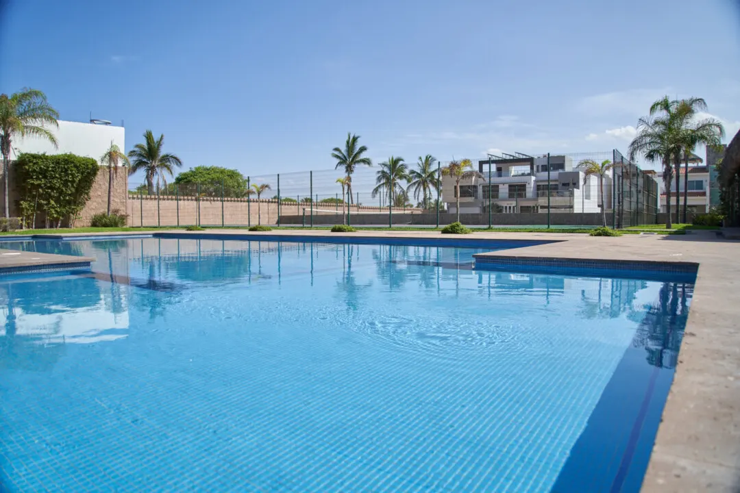 alberca amplia casa renta playa brujas