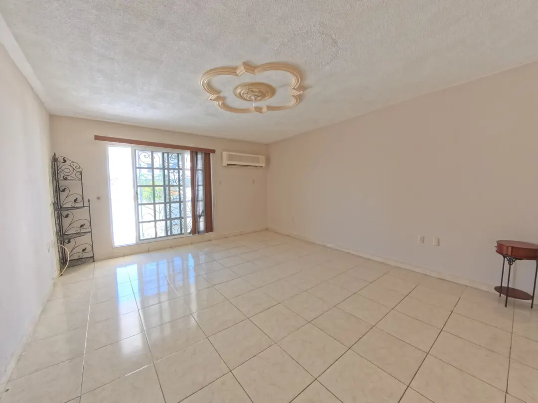 espacio amplio con ventana casa venta sábalo country en zona dorada