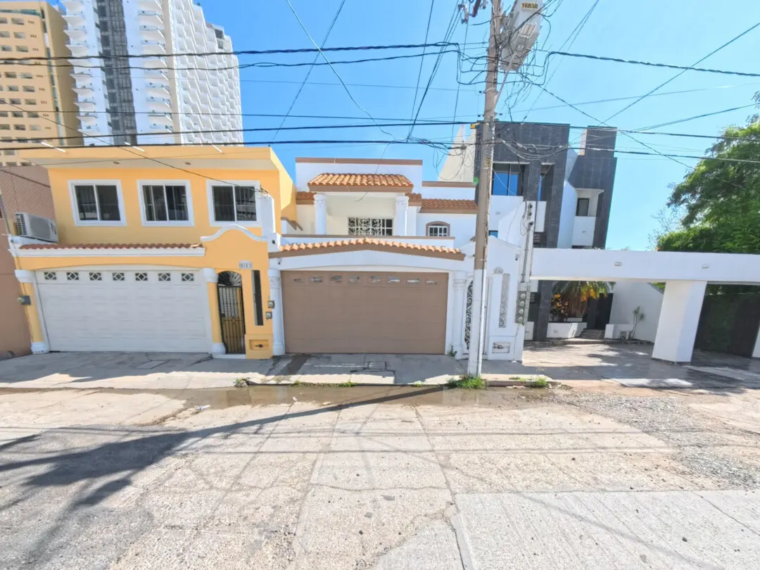 Fachada casa venta sábalo country en zona dorada