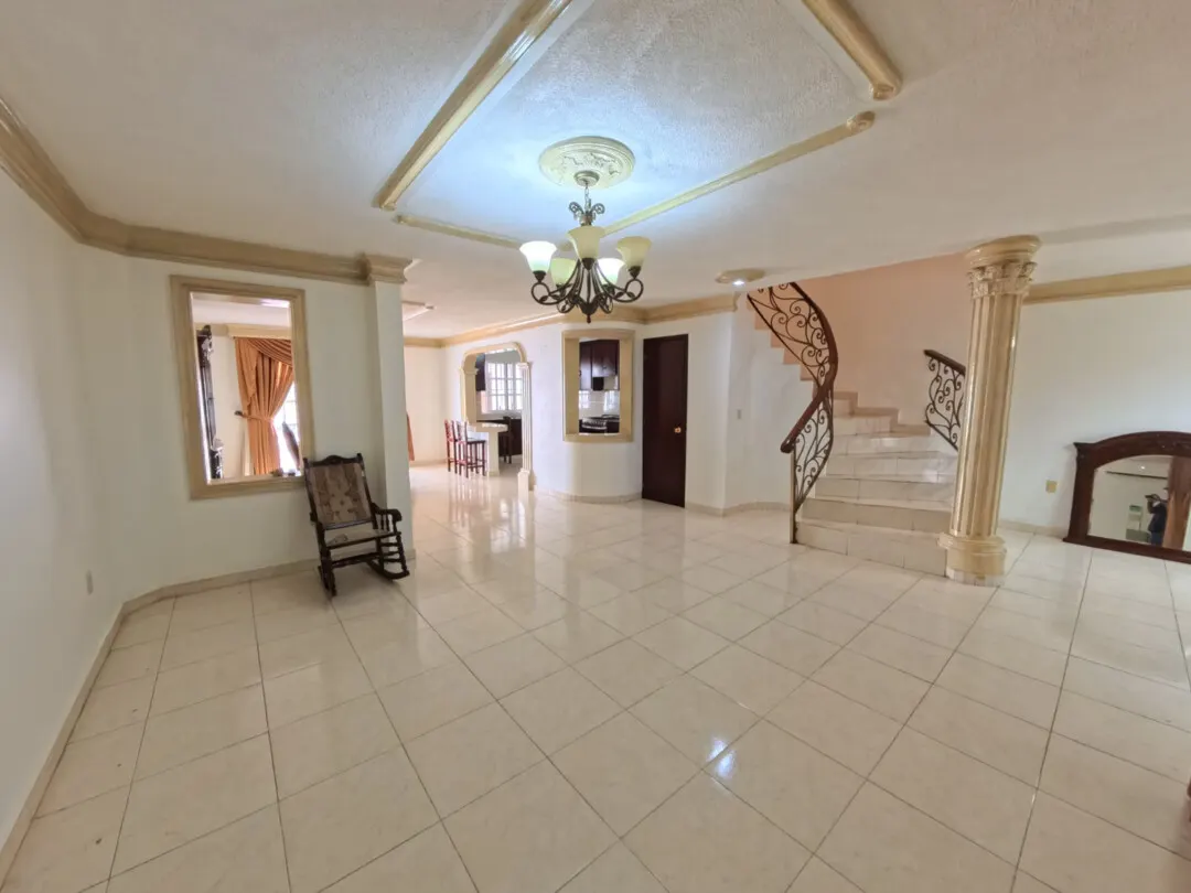 espacio para sala y comedor casa venta sábalo country en zona dorada