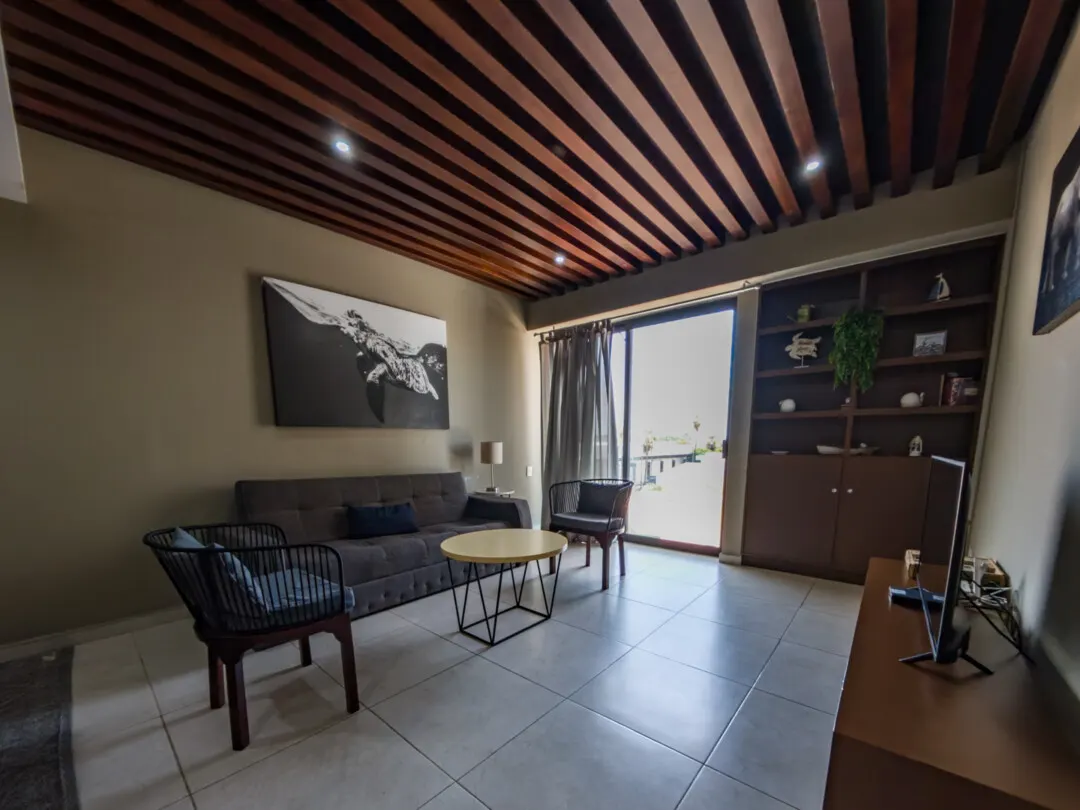 sala con muebles departamento venta torre baluarte