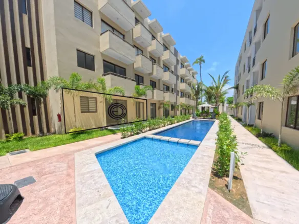 alberca frente a departamento oceana