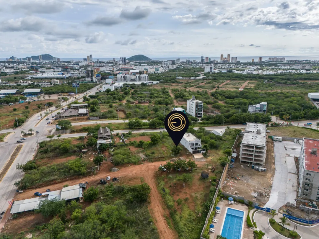cerca de galerías Terreno Zona norte Mazatlán
