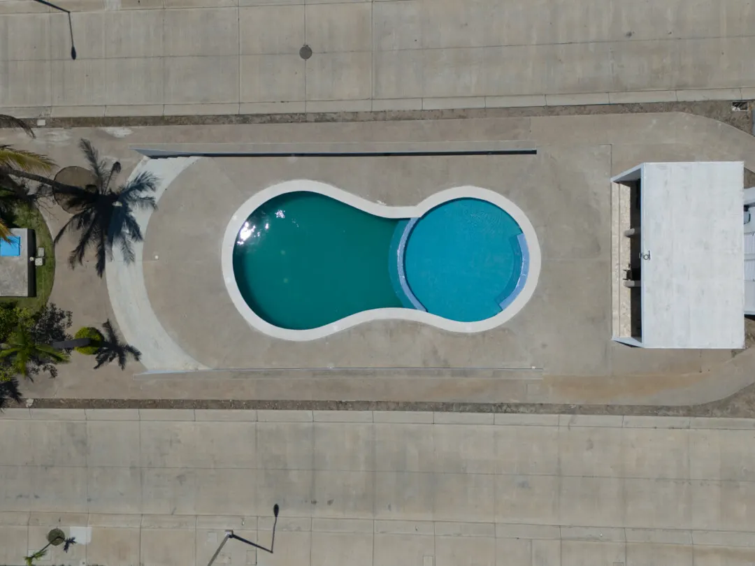 Una de las cuatro albercas disponibles para residentes en Coto Platino Norte.