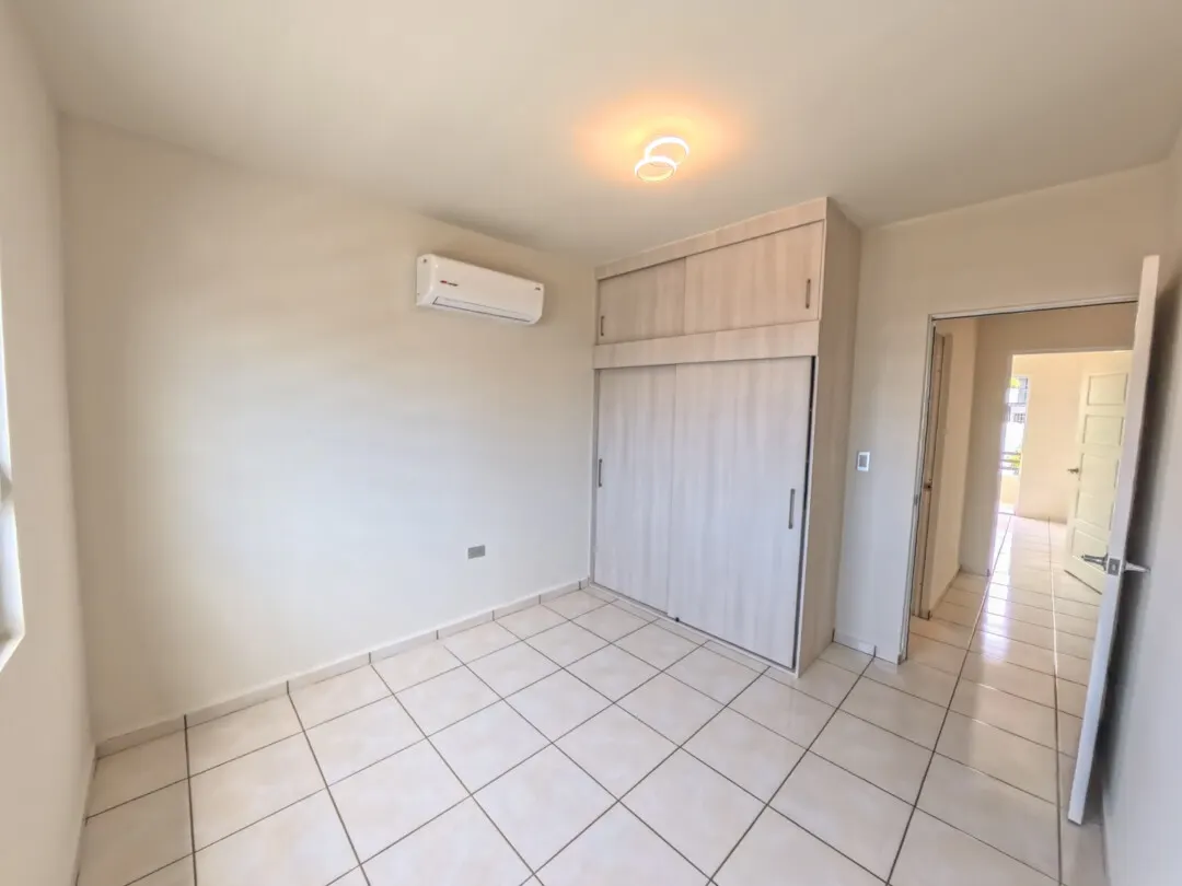 recamara secundaria con closets y minisplit de casa en venta en hacienda del seminario mazatlán