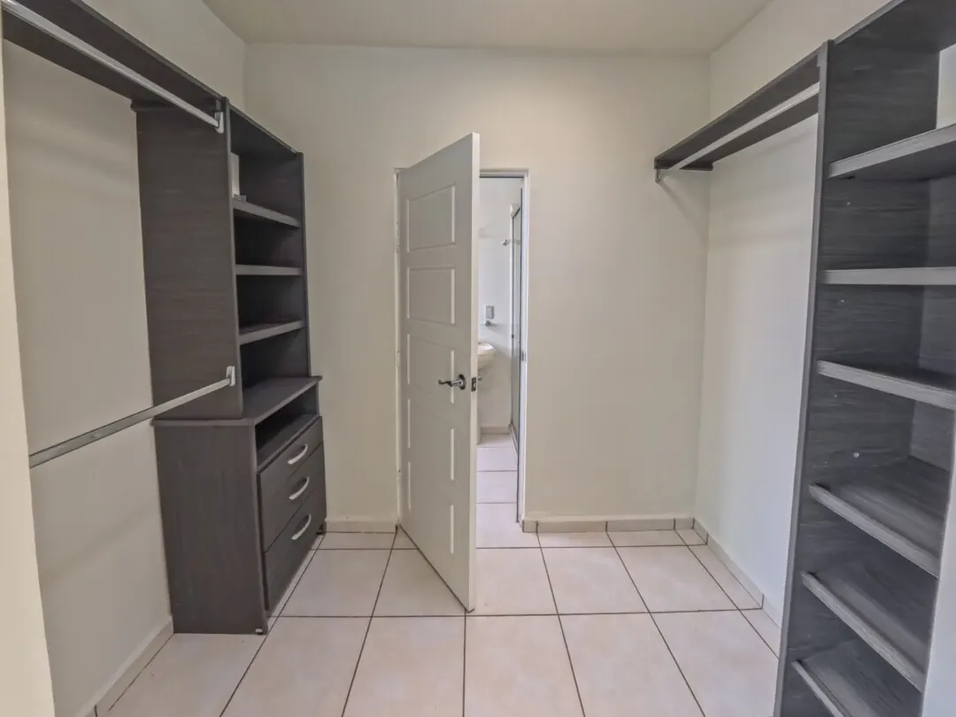 walkin closet de casa en venta en hacienda del seminario mazatlán