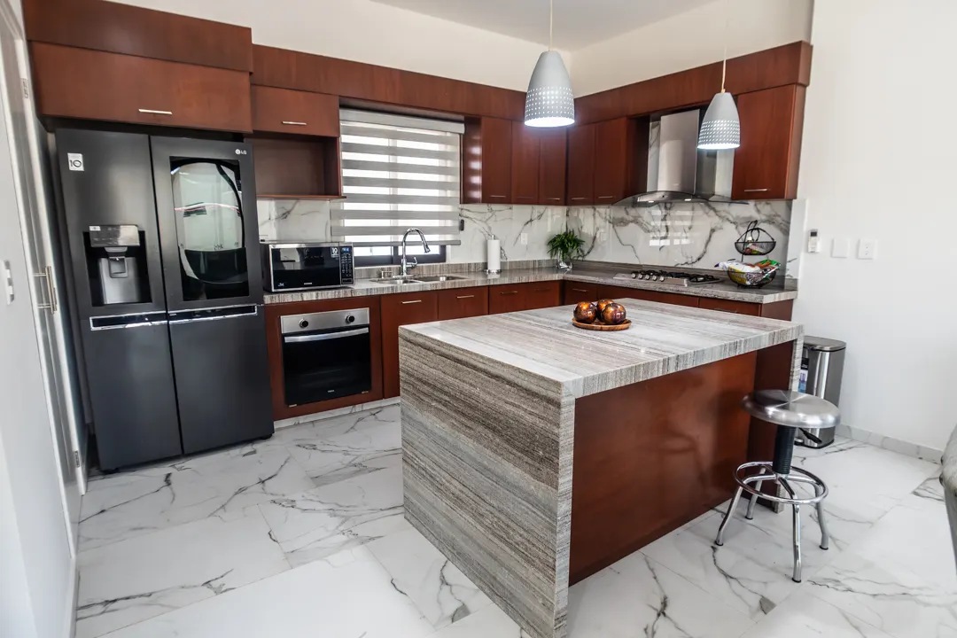 cocina con barra Casa en venta Altabrisa Residencial Cerritos Mazatlan