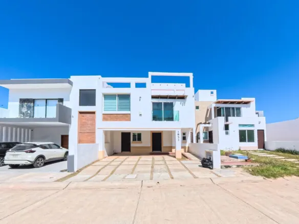 Casa con estudio en Altabrisa Residencial