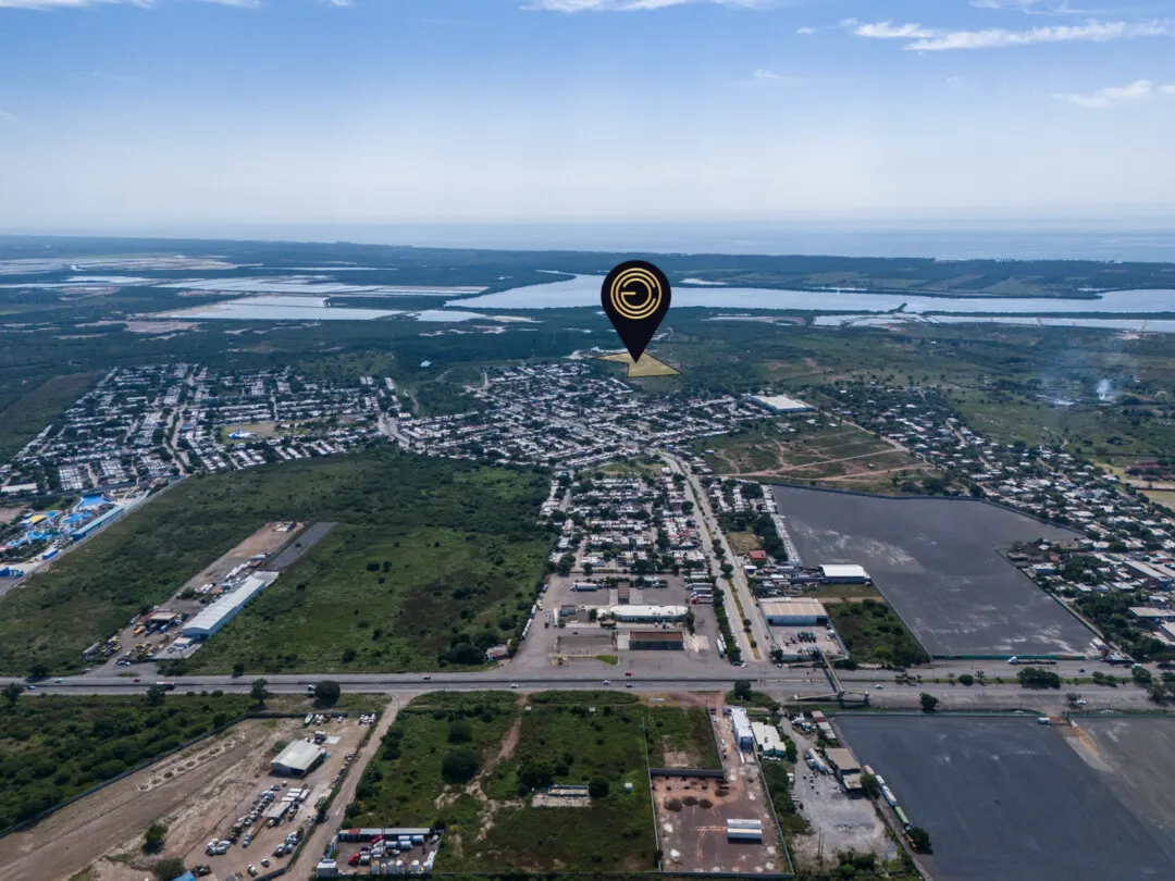 Acceso por Boulevard Santa Mónica a terreno de 4.6 ha para desarrollo en Mazatlán