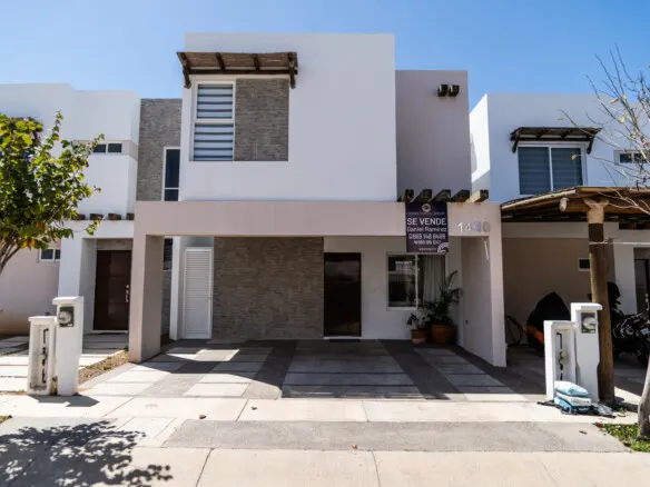 Fachada Casa Venta Almarena