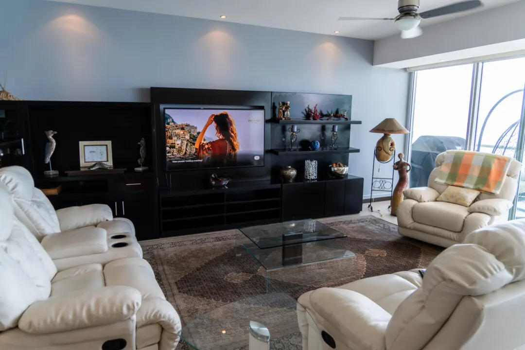 Sala con television Condominio en Venta Península