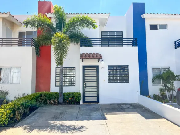 Casa de 3 Recámaras con Alberca y Seguridad en Hacienda del Seminario
