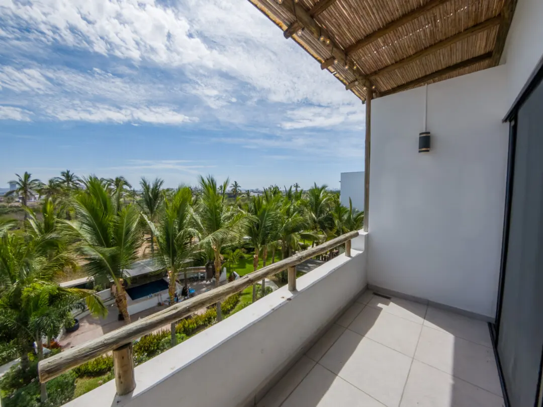Balcón con vista a áreas verdes, Palmilla Residencial Mazatlán
