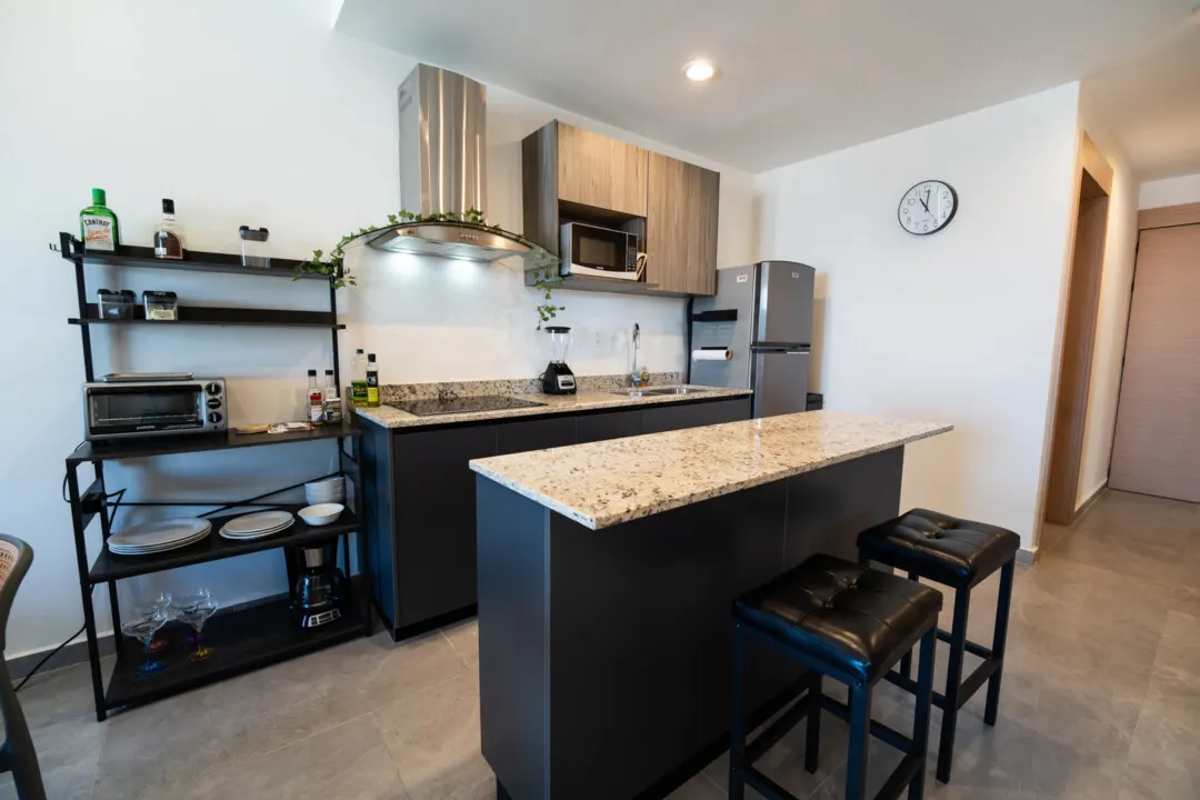 Depa zafira Daniel-2 Cocina con barra de granito — Departamento Torre Zafira, Sábalo Country