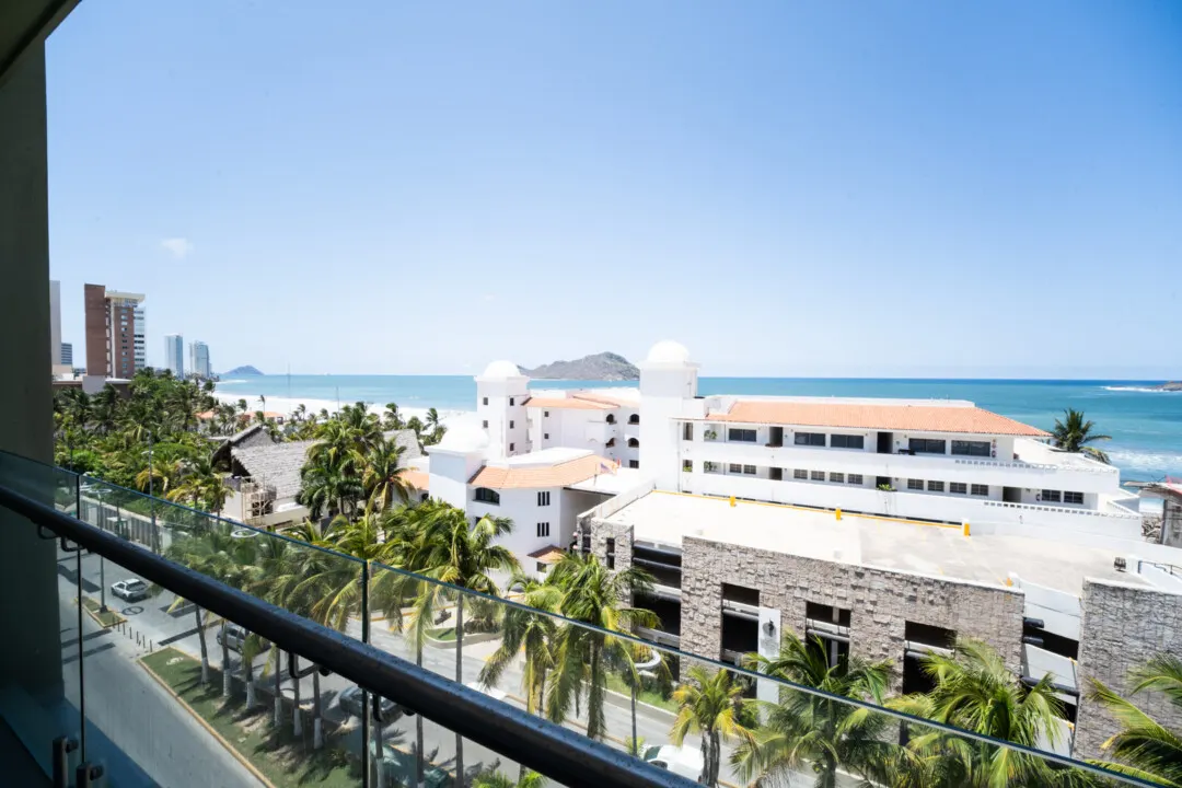 Depa zafira Daniel-24 Vista al mar desde el balcón del departamento — Torre Zafira, Zona Dorada Mazatlán