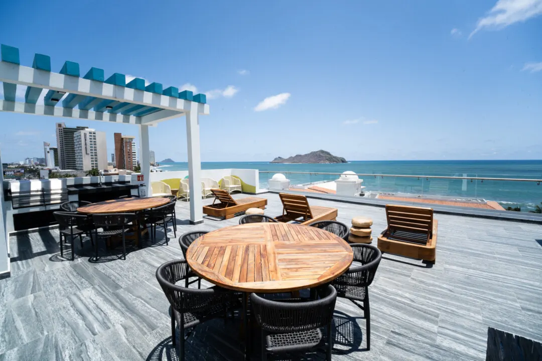 Depa zafira Daniel-37 Área de comedor al aire libre, amenidades piso 9 — Torre Zafira Mazatlán