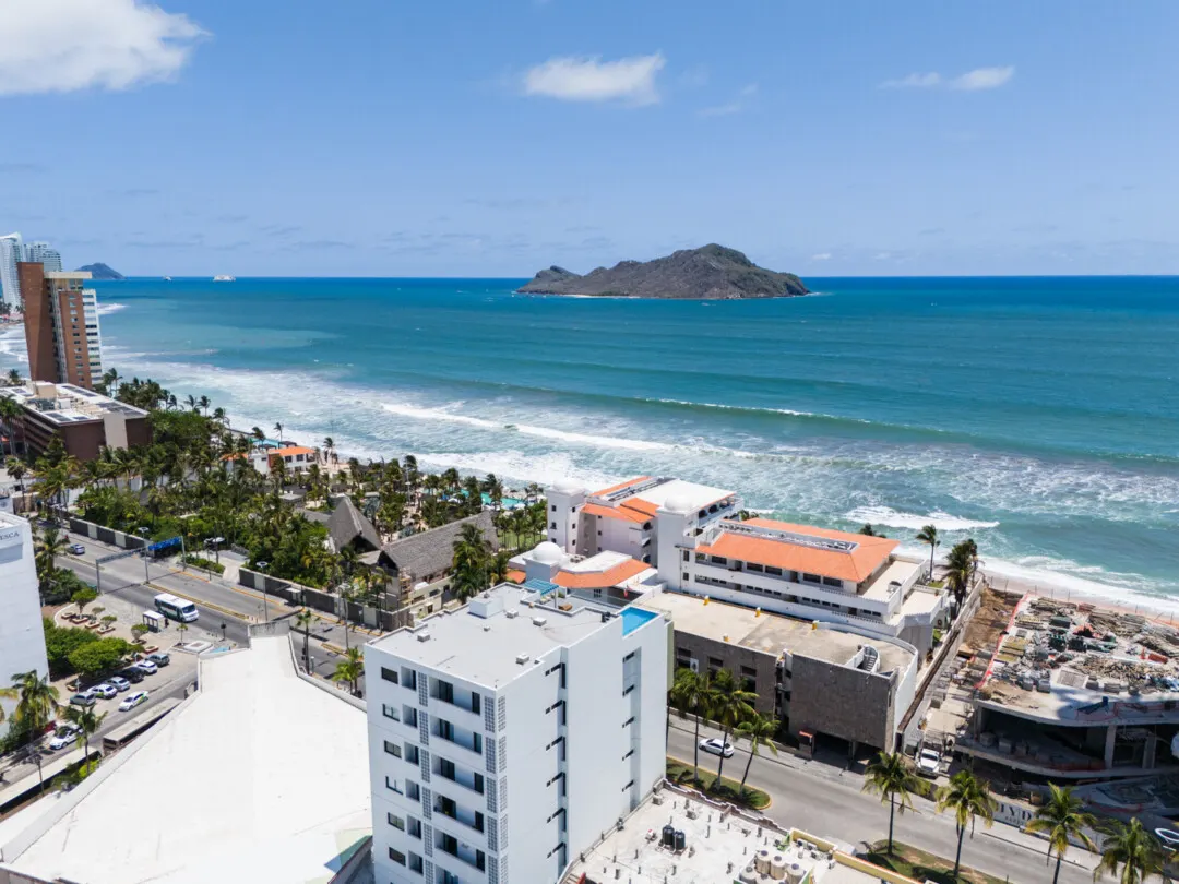 default Ubicación de Torre Zafira frente a la costa de Mazatlán, Zona Dorada