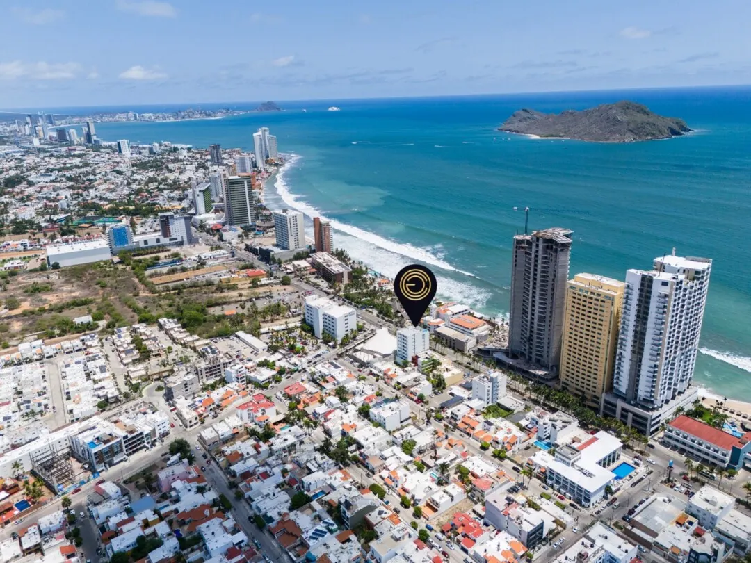 default Vista aérea de la bahía de Mazatlán y Torre Zafira en Zona Dorada
