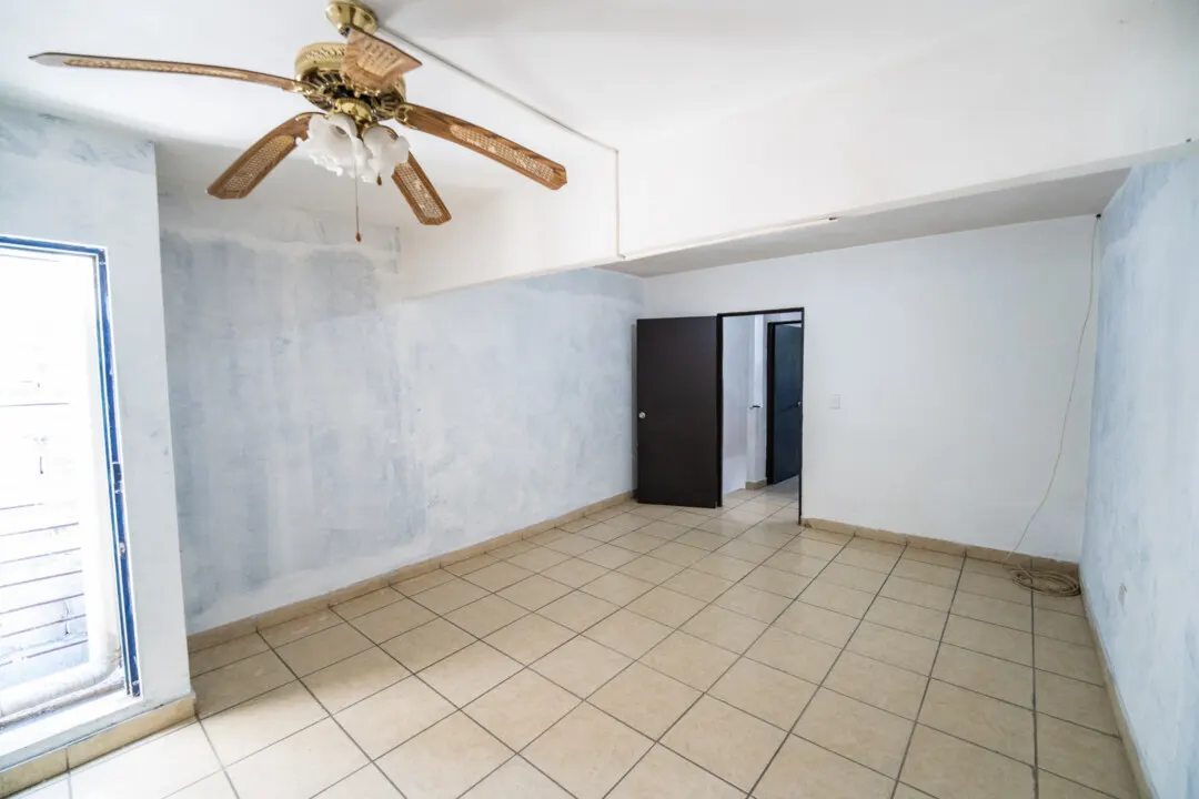 Casa Venados Daniel-11 Habitación con ventilador de techo — Casa en venta Los Venados