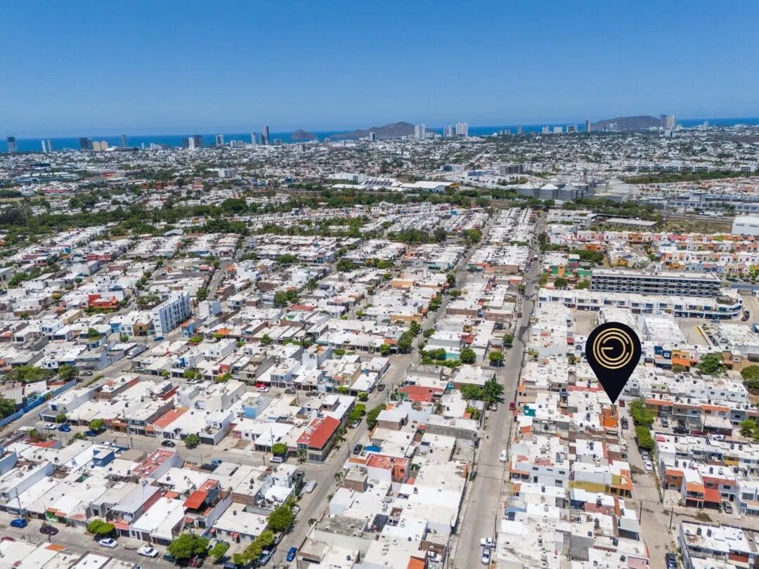default Vista aérea de Los Venados con la costa de Mazatlán a la distancia