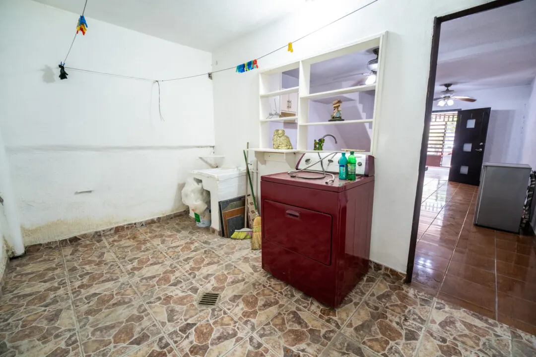 Casa Venados Daniel-4 Patio techado con espacio de lavado — Casa Los Venados, Mazatlán