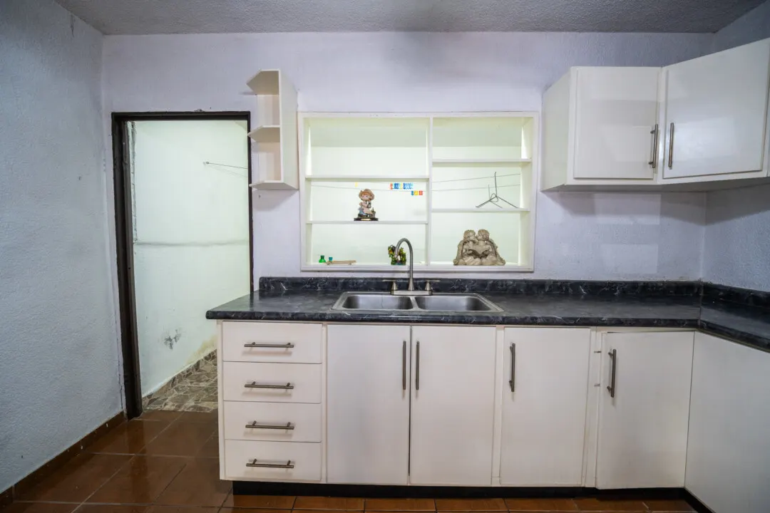 Casa Venados Daniel-6 Detalle de cocina con ventana — Casa Los Venados, cerca de Jabalíes