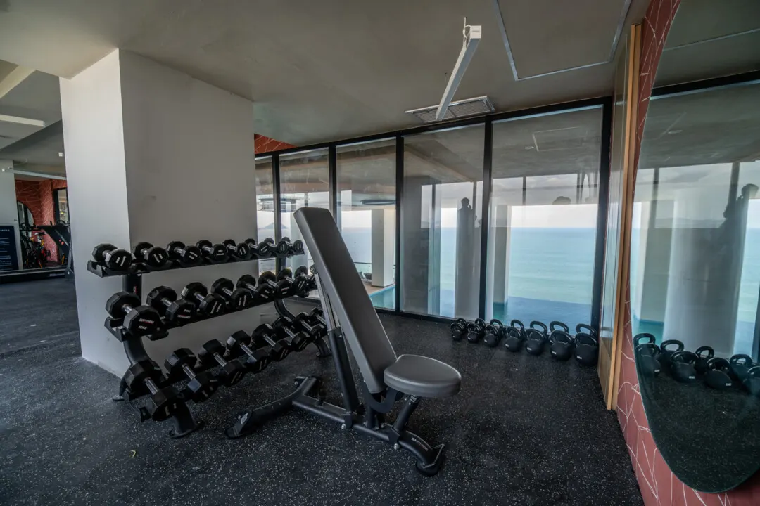 Depa Akoya Renta Fer-28 Gimnasio equipado con vista al mar en Akoya Sky Living Mazatlán