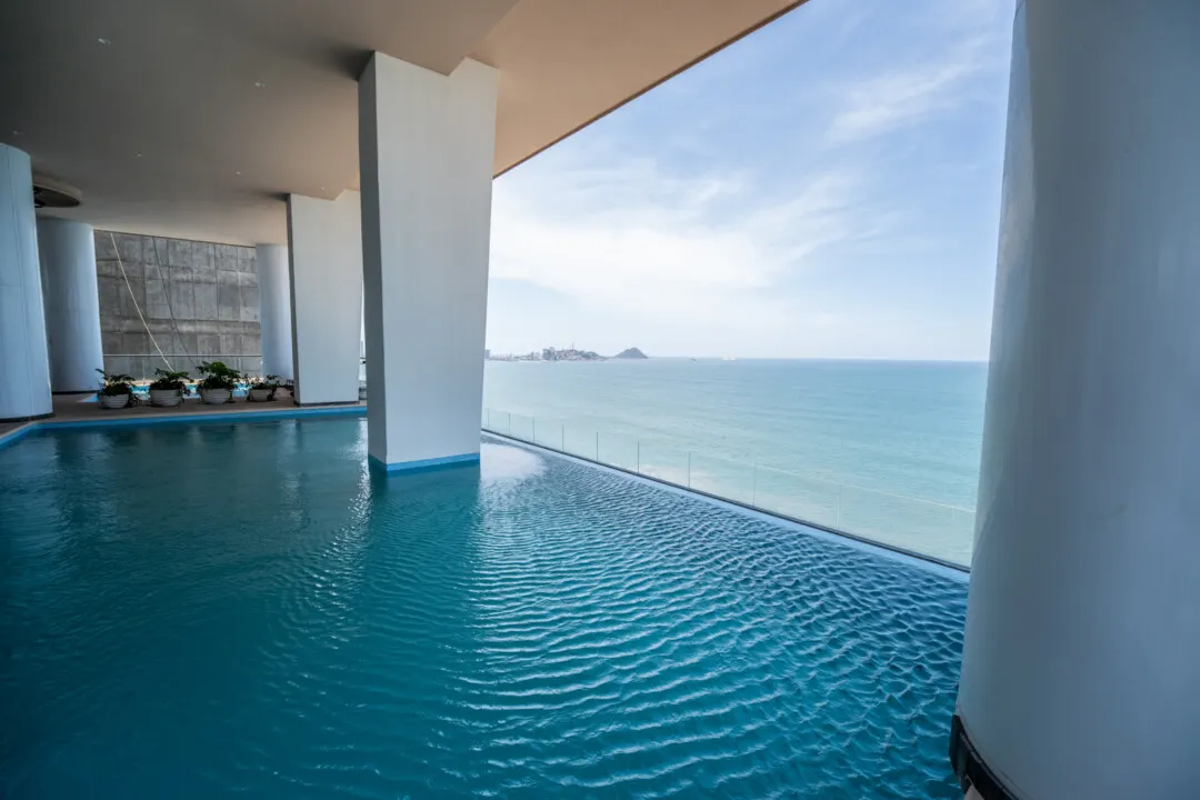 Depa Akoya Renta Fer-35 Alberca infinity con vista al Océano Pacífico en Akoya Sky Living