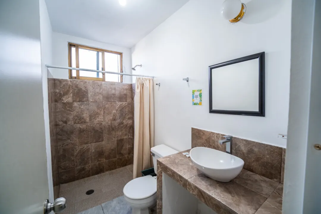 Edificio Diego’s Depa 5-7 Baño de uno de los departamentos del edificio en venta en Mazatlán
