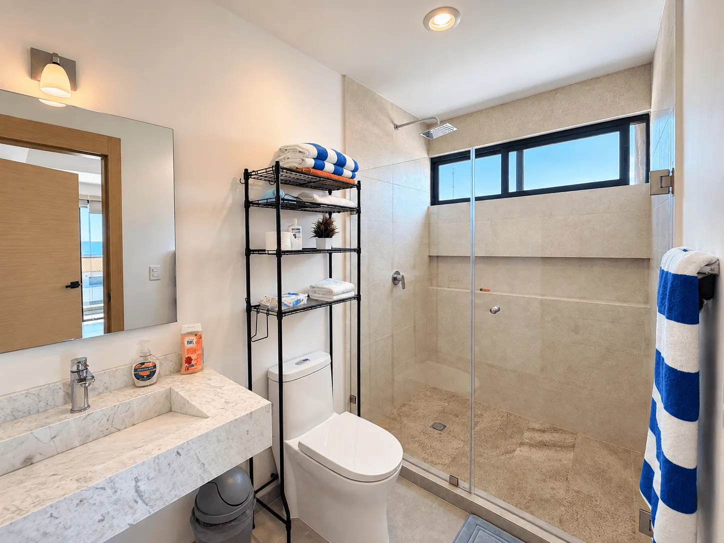 Departamento en Venta en Torre Zafira, Piso 7 con Vista al Mar – Sábalo Country, Zona Dorada