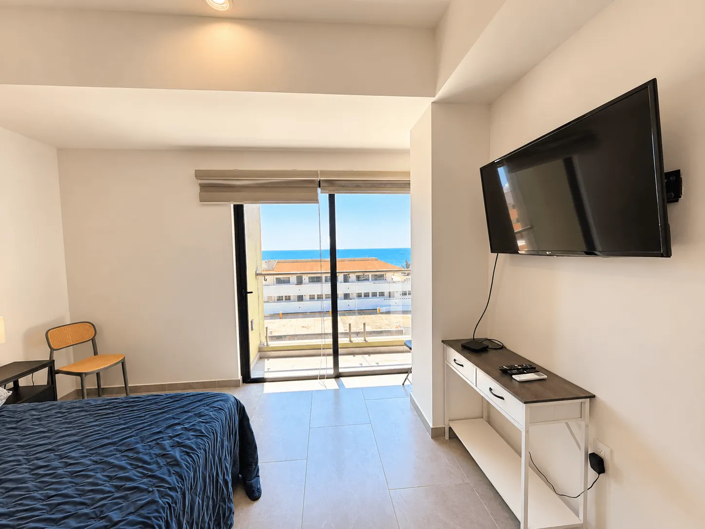 Departamento en Venta en Torre Zafira, Piso 7 con Vista al Mar – Sábalo Country, Zona Dorada