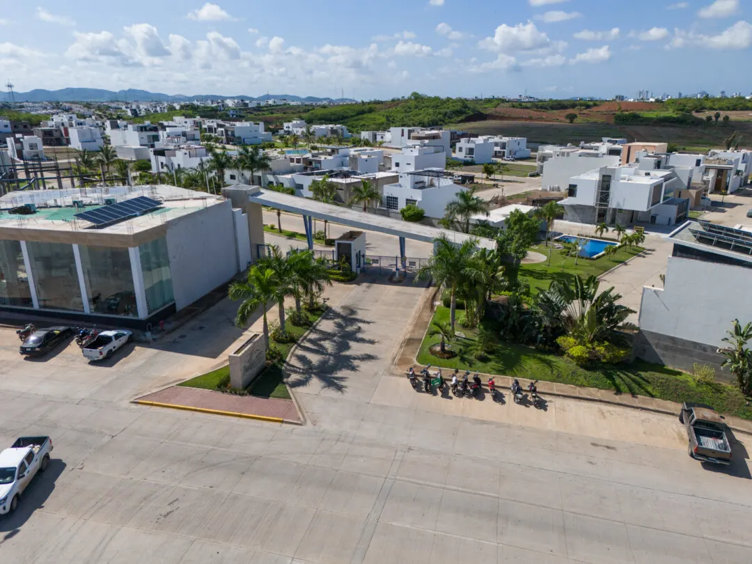 default Caseta de acceso controlado y casa club del fraccionamiento Pacífico Hills en Mazatlán