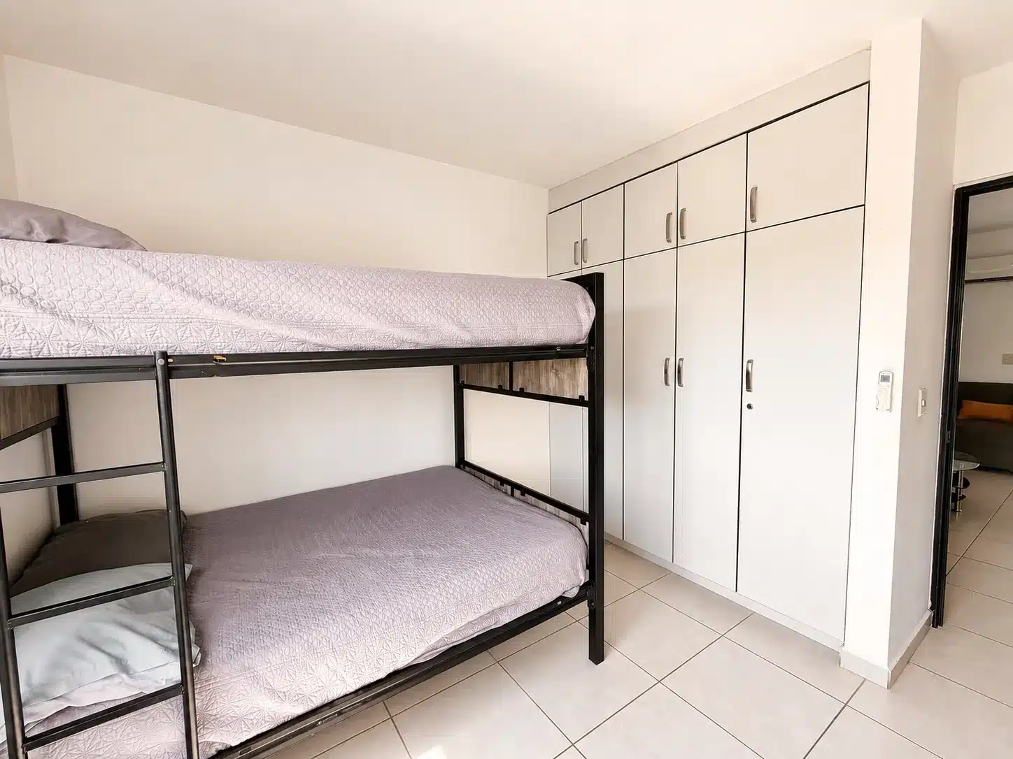 Alejandria-departamento-venta-Fabian-Mazatlan5 Recámara con litera doble y closets, Alejandría Residencial