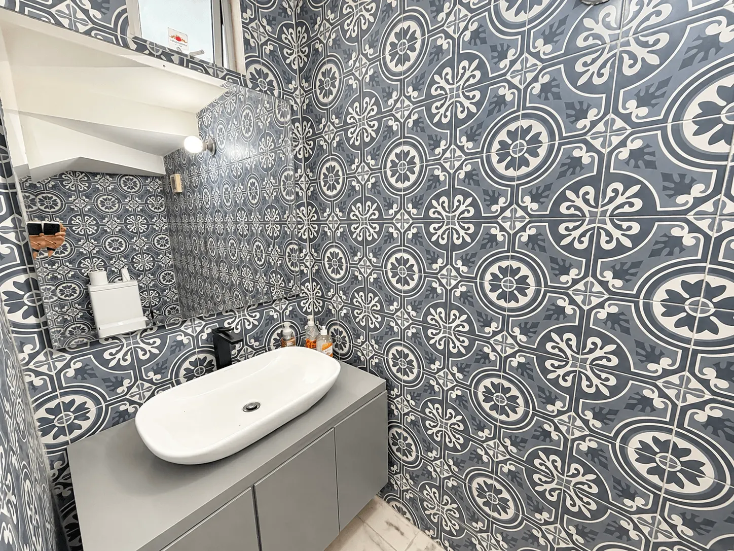 casa-renta-el-secreto-sabalo-country-mazatlan-moises-ocean-capital-group2 Medio baño con azulejo decorativo y lavado ovalado