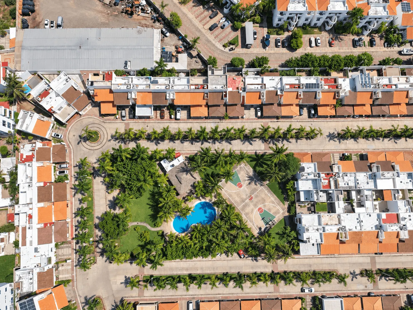 casa-renta-el-secreto-sabalo-country-mazatlan-moises-ocean-capital-group27 Vista aerea de la alberca y areas comunes de Sabalo Country