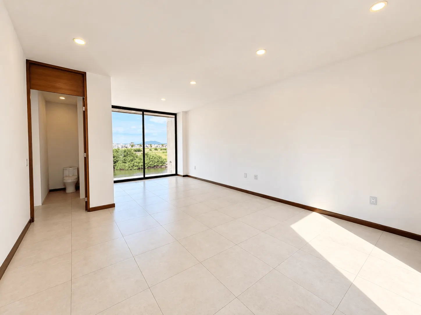 casa-venta-el-cid-mazatlan-vista-marina19 Habitación con puerta corrediza de cristal