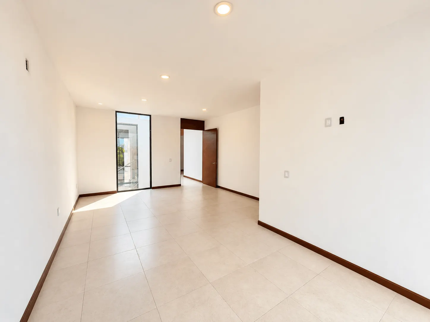 casa-venta-el-cid-mazatlan-vista-marina6 Pasillo o habitación con piso de loseta y puerta