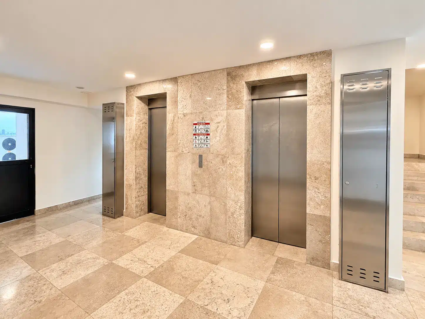 departamento-venta-malecon-central-102-mazatlan-bienes-raices14 Elevadores y lobby de mármol, Torre Central 102 Mazatlán